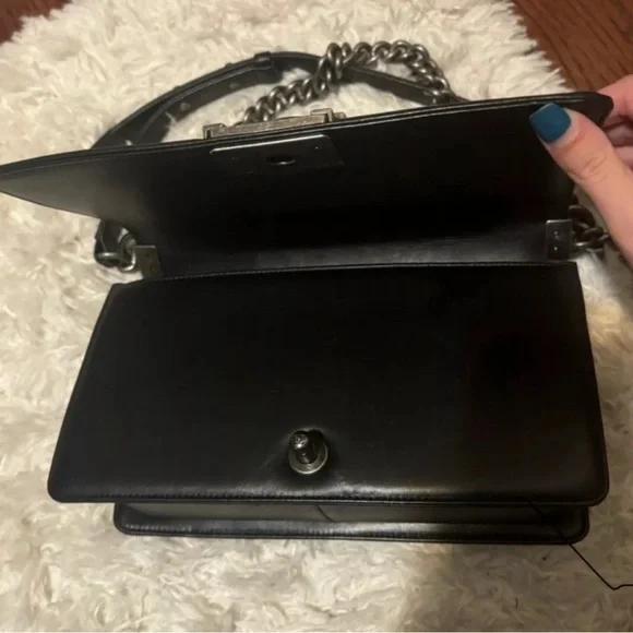 Chanel Medium boy Bag - Picture 4 of 16